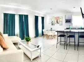 Depto Moderno Blanco Esmeralda 3 min Malecón y Playas