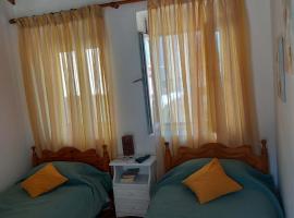 Giannis' House, hotel a Polichnítos