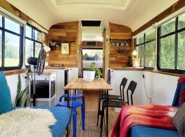 Molly the Bus at Happy Goat Farm、Moorlandのホテル