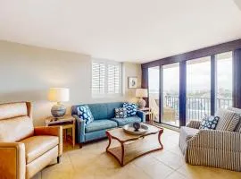 Sound-view condo with pool, hot tub, fitness room, tennis, central AC & W/D