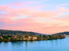 LE 21 - Suite LUXE - JACUZZI Privatif & Vue Rhône, ξενοδοχείο σε Vienne