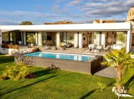 Villa de Diseño con Piscina Privada