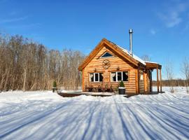 Hobu House - a Cozy, Private Cabin by the Forest near Haapsalu，哈普薩盧的飯店
