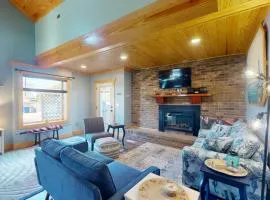 Coastal home with private hot tub and fire-pit, close to local attractions