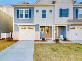 The Gough Coast; 3BR with seasonal pool access & community dock