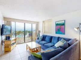 Oceanfront, 2nd-Floor Condo with Balcony, Ocean View & Shared Hot Tub/Pools