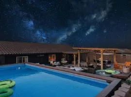 10 min from JTNP, Hot Tub, Heated Pool, Game Room, Amazing Views