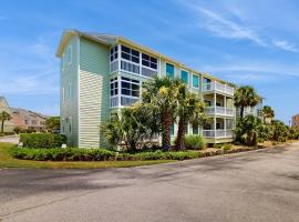 Perfect Beach Getaway With Ocean Views, Balcony, and community amenities, hotel i Emerald Isle