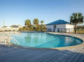 Waterfront condo with shared pool, gym & game room, close to everything