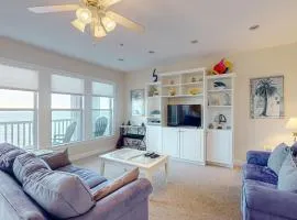 Charming Beach Condo with Sound Views, Full Kitchen, and WIFI