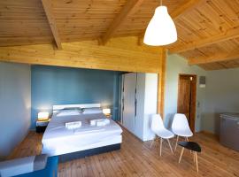 Golden Sun Bungalows، كابينة في Palaiokato&uacute;na