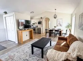 Modern 4BR, Walk to Eastlink, Sleeps 8