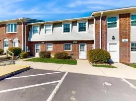 Charming beach condo with seasonal pool & washer/dryer - steps from the ocean