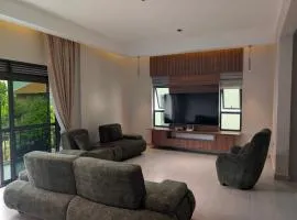 Hakuna Matata Apartment in Munyonyo 3BR