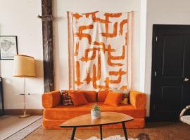 420 Friendly BOHO Loft Downtown KING suite FREE parking, hotel i Detroit