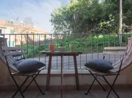 Appartamento 4 Posti Letto con Patio e Parcheggio