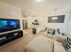 Modern 4BDRM Home-2 King Bed- Full House