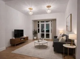 Newly Refurbished Spacious London Apartment - Sleeps 6