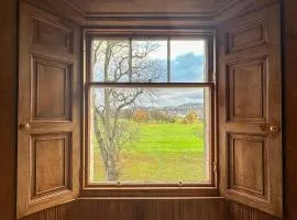 Elegant Georgian Apartment with Park View in Perth