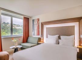 Novotel Lyon Centre-Confluence Bord de Saone, hotel em Lyon