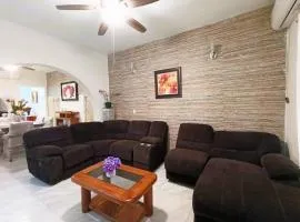 Amplia Casa en Obispado 4 Recámaras, Terraza y 3 Cajones