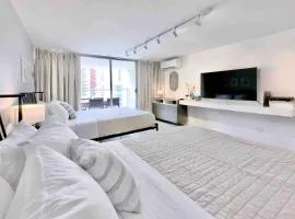 #Marbella Lane - Chic Poolview Home with Patio Dining