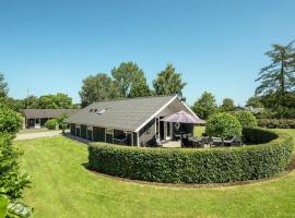 3 Bedroom Beautiful Home In Hejls, hotel u gradu 'Hejls'