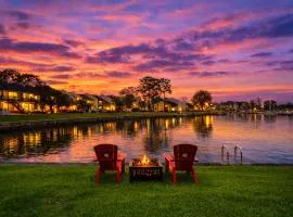 Serene Lakeside 2BR Sunset Views & Relaxing Stay