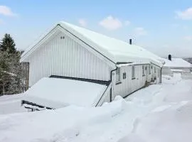 3 Bedroom Awesome Apartment In Vinje