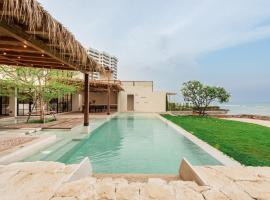 Ultra Luxury Beachfront 5 Bedrooms Pool Villa, Hotel in Hua Hin