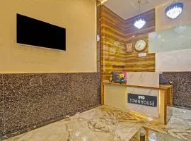 Townhouse Centre Point Inn Near Esplanade Metro Station