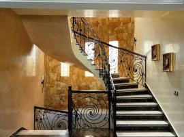 Luxury 3 Level Villa, With 5 bedrooms Pool & Garden، فندق في تطوان