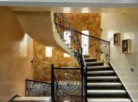 Luxury 3 Level Villa, With 5 bedrooms Pool & Garden