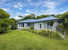 Patons Rock Latitude - Modern Getaway