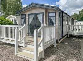 Ousbrough Tail-Wag Retreat - Uk50088