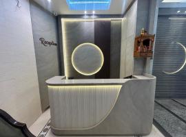 Hotel Luxe, viešbutis mieste Kanpuras