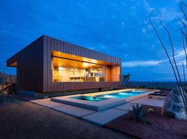 The Box by Fieldtrip - Architectural Villa w Pool Spa, hotel di Joshua Tree