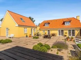 Lovely Holiday Home With Outdoor Hot Tub And Outdoor Sauna, Centrally Located In Klitmøller