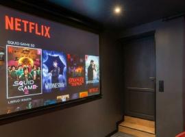 CinemaRoom Auterive Suite cinéma privée Love Room Netflix proche Toulouse, hotel a Auterive