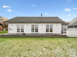 Cozy Holiday Home With Sea View Charming Coastal Getaway