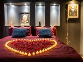 CinemaRoom Auterive Suite cinéma privée Love Room Netflix proche Toulouse, hotel i Auterive