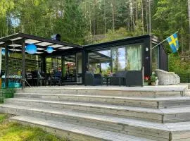 Modern Stuga Med Bastu Vid Insjön I Bjäsäter
