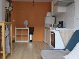 POLIGNY, appartement centre ville, отель в городе Полиньи