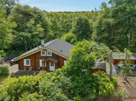 Summer House With Annex Near Beach In Fjellerup, hotel a Glesborg