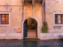 Golden Water Door 5min SanMarco 5min Rialto