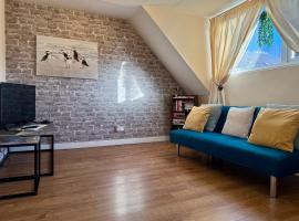 Cozy Loft In The Heart Of Kirkwall OR00239F – hotel w mieście Orkady