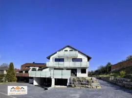 Moderne 2-Zimmer-Wohnung mit großer Terrasse und eigenem Stellplatz