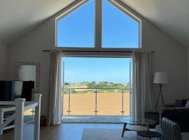Lily's Retreat - stunning views, Hotel in Mullion