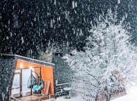 Katskhi Pillar Cottages, hotel u gradu Katsʼkhi