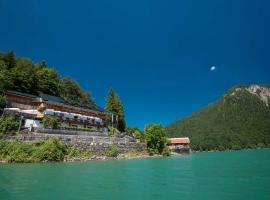 Hotel Karwendelblick, hotel v destinaci Urfeld